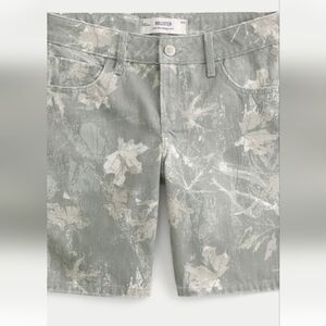 Hollister NWT Low Rise Baggy Camo Jeans Shorts